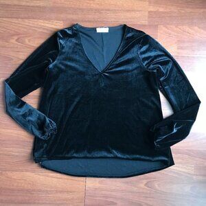 🌷Altar'd State Velour Top